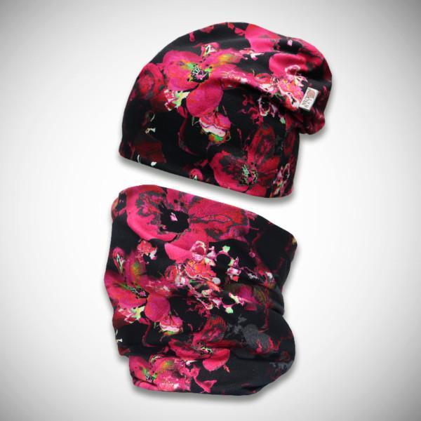 Mustat trikoopipo ja tuubihuivi pinkillä liljakuosilla